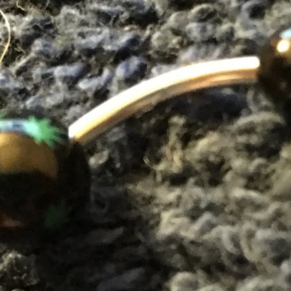 14 Gauge Pot Leaf Belly Ring - Picture 3 of 5